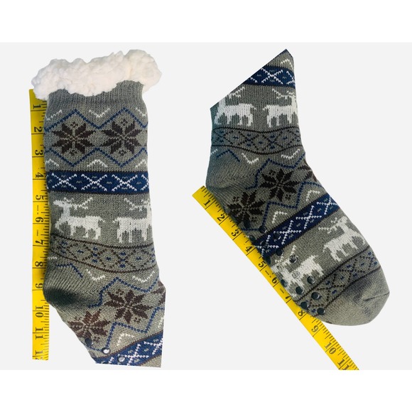 Bundle of 2 Pairs Non Slip Winter Socks & 1 Bridger bowl Pom Pom winter cap - Picture 9 of 12